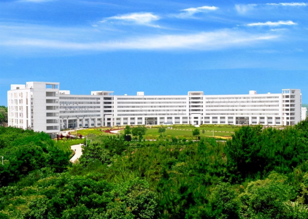 江西中醫藥大學周邊有什么好吃的或者好玩的地方? - 