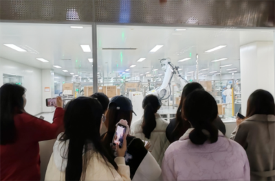 勇往'職'前，從這里'企'程！——'鶴舞計劃·巾幗助跑校企行'走進'最美工廠'江中藥谷 江西中醫藥大學