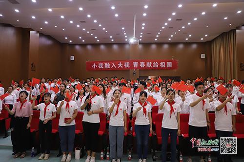 江西中醫(yī)藥大學師生 以奮斗的青春向祖國告白
