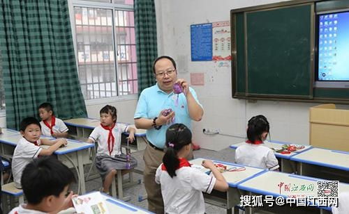 江西中醫(yī)藥大學(xué) 讓中醫(yī)食養(yǎng)文化浸潤(rùn)小學(xué)課堂